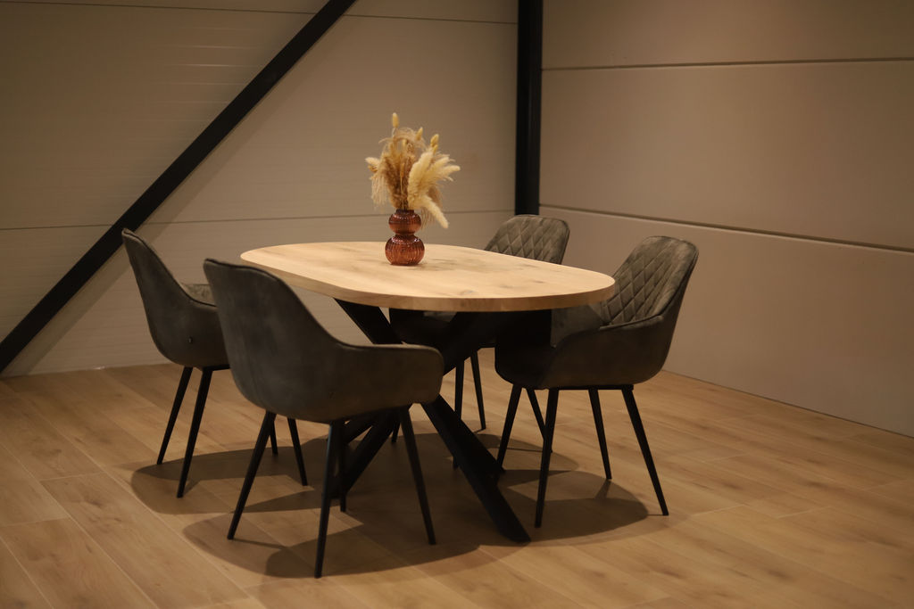 Ovale eiken eettafels